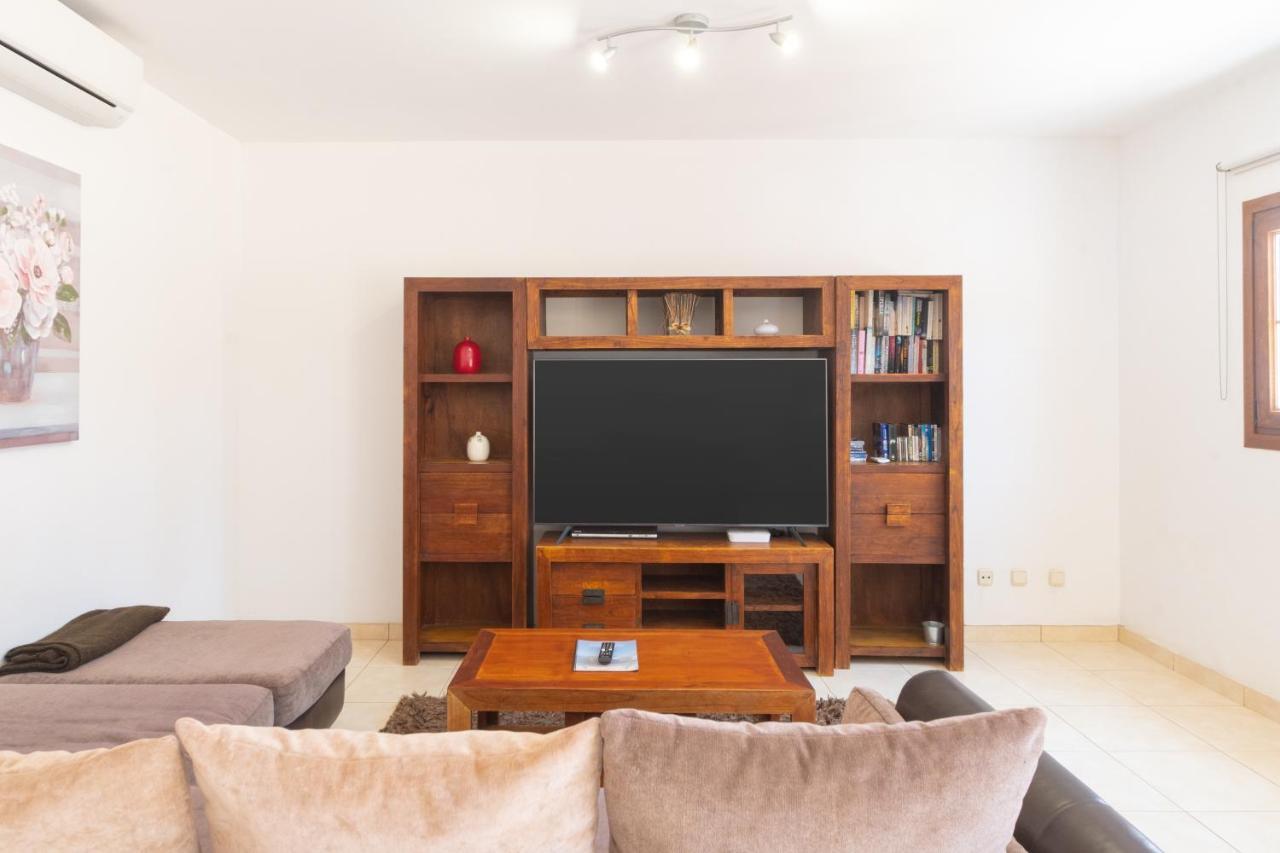 Casa Laura Vista Lobos Spacious With Pool And Sea Views Villa *