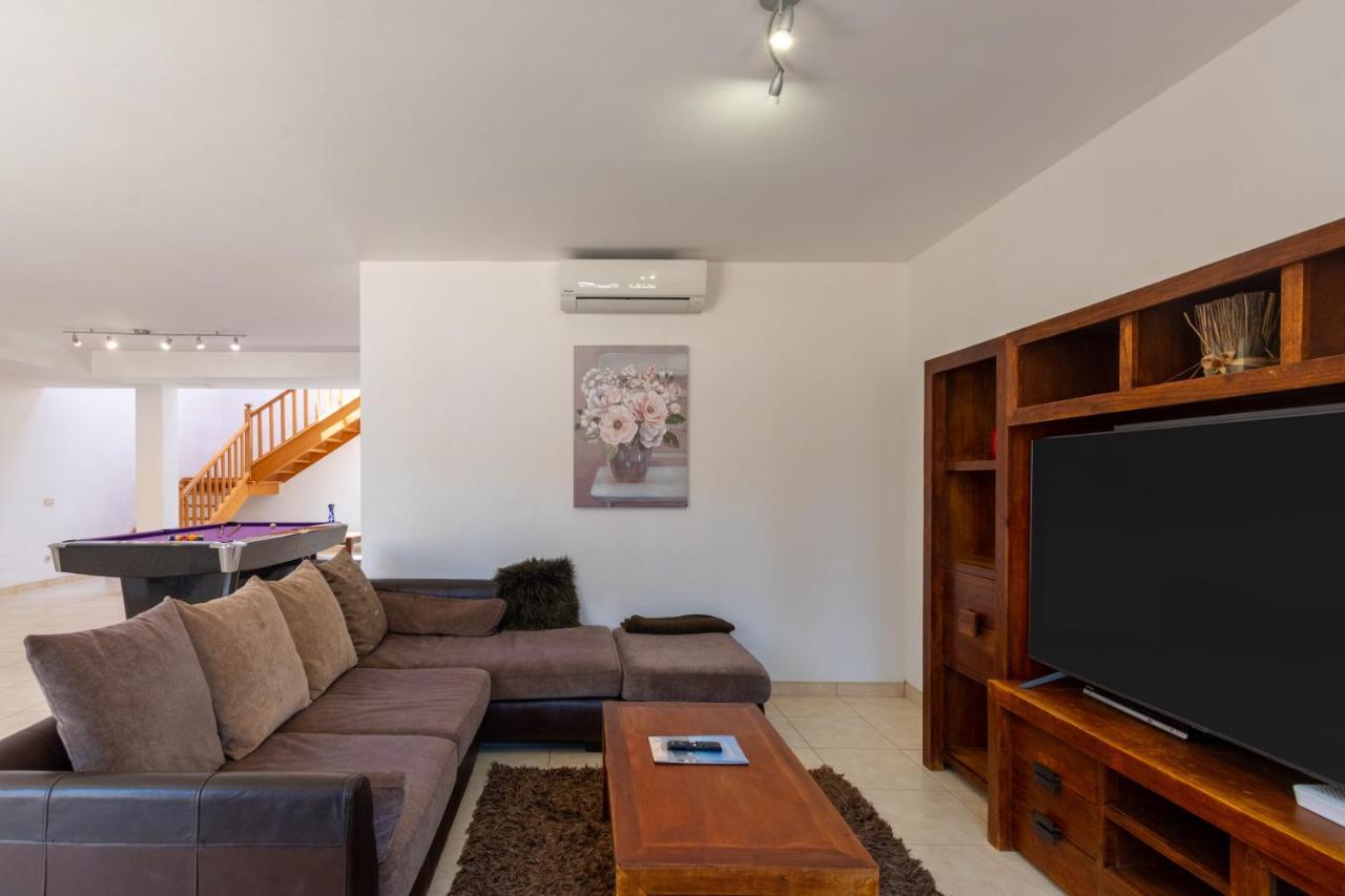 Casa Laura Vista Lobos Spacious With Pool And Sea Views
